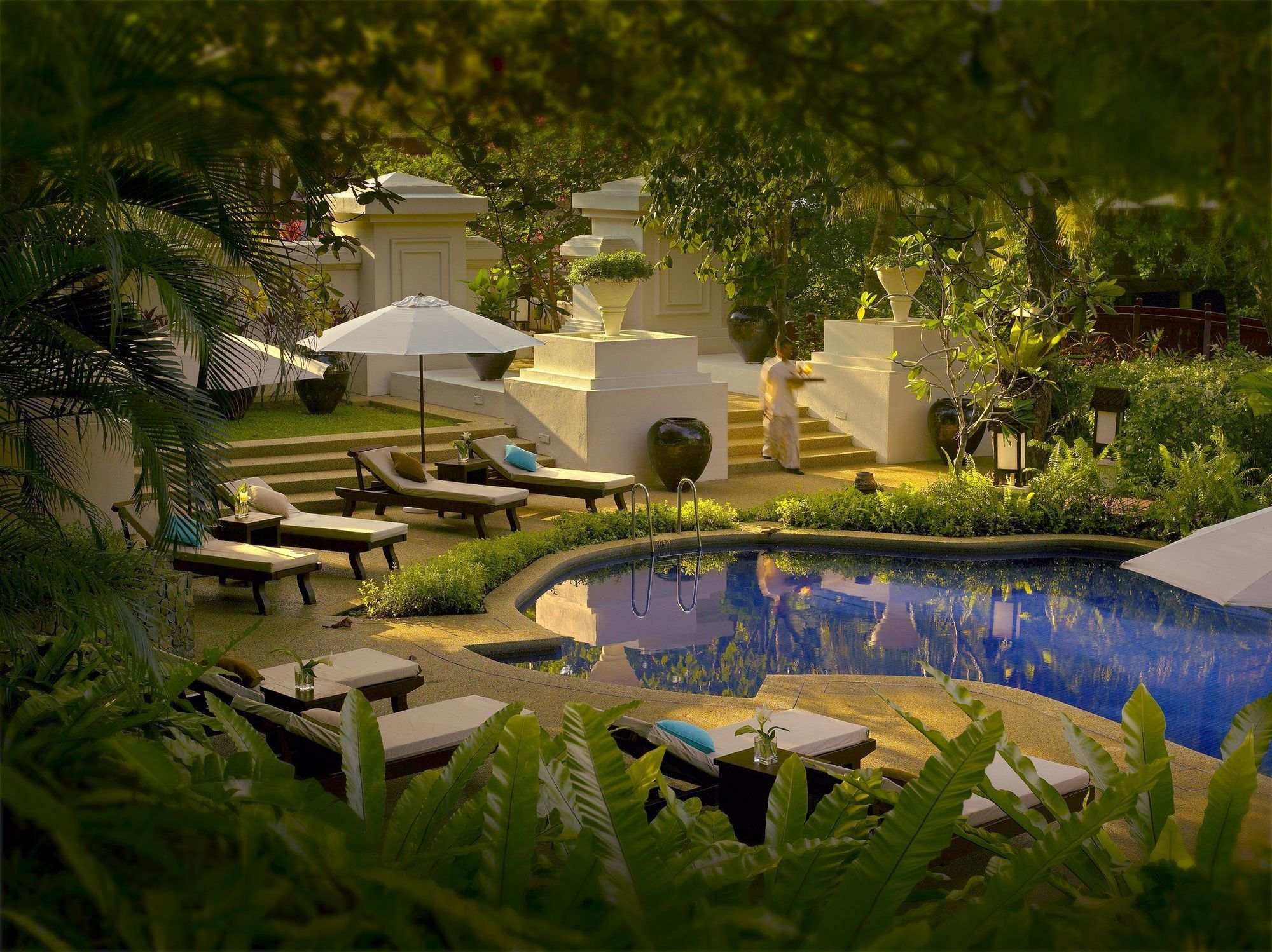 Tanjong Jara Resort, Terengganu - A Small Luxury Hotels Of The World Dungun Facilities photo The pool at the Four Seasons Hotel, Kuala Lumpur